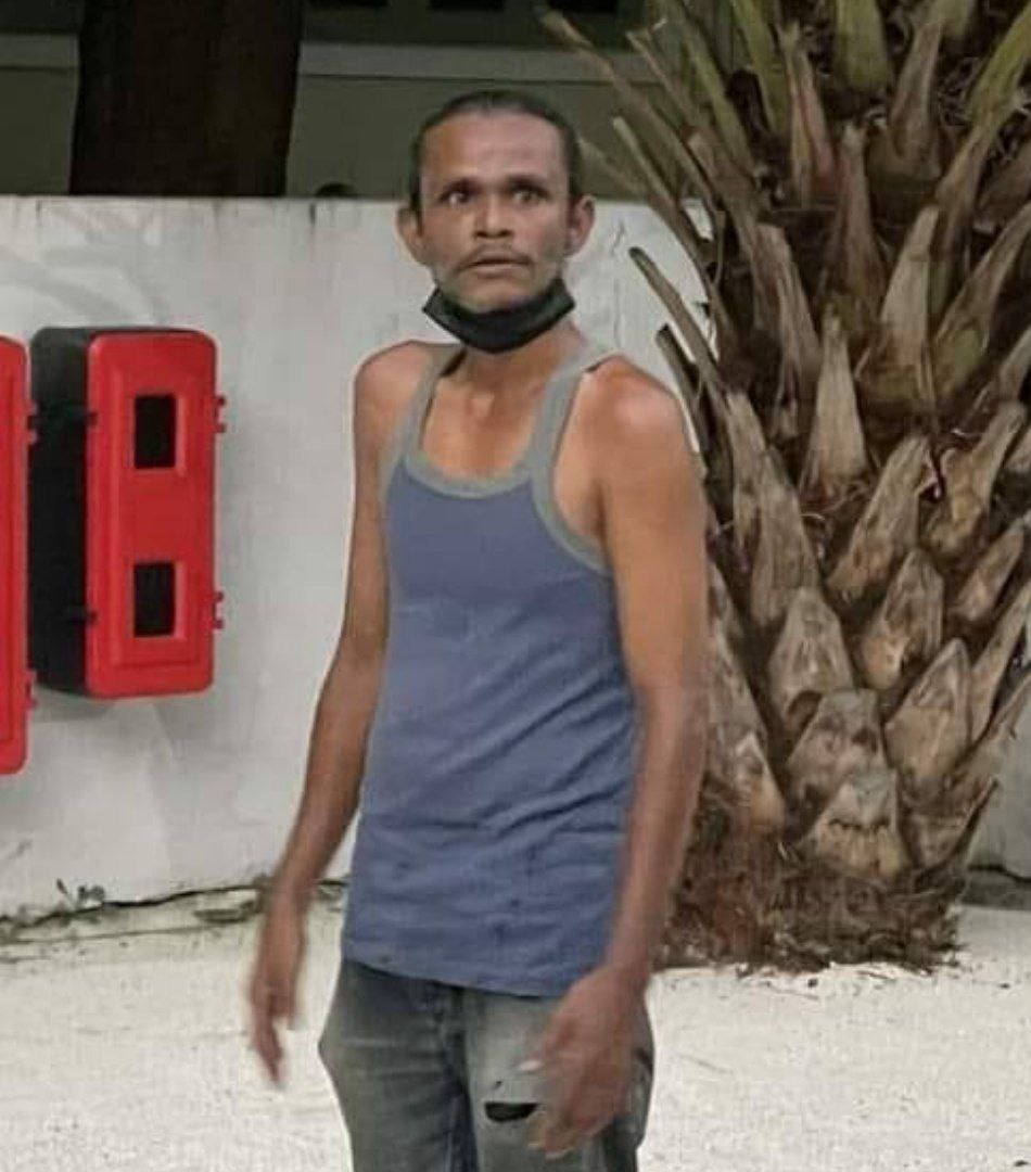 މިސްކިތްތަކަށްވަދެ އިމާމް ކުރިމައްޗަށް އަރާ ކުޑަކަމުދިޔަ މީހާ ވަގުތުން ހައްޔަރުކޮށް ޤާނޫނުން ދެވެން އޮތް އެންމެ ބޮޑު އަދަބެއް ދިނުމަށް <a href="/governmentmv/">Government of Maldives</a> އަށް ގޮވާލަން.

އެ ޕާޓީ މި ޕާޓީ މީހެއްތޯ ބަލާނެ ކަމެއް ނެތް.މިއީ ސައްތައިން ސައްތަ އިސްލާމީ ގައުމެއް.
<a href="/MVIaffairs/">Ministry of Islamic Affairs & Endowments</a>
<a href="/PoliceMv/">Maldives Police</a>