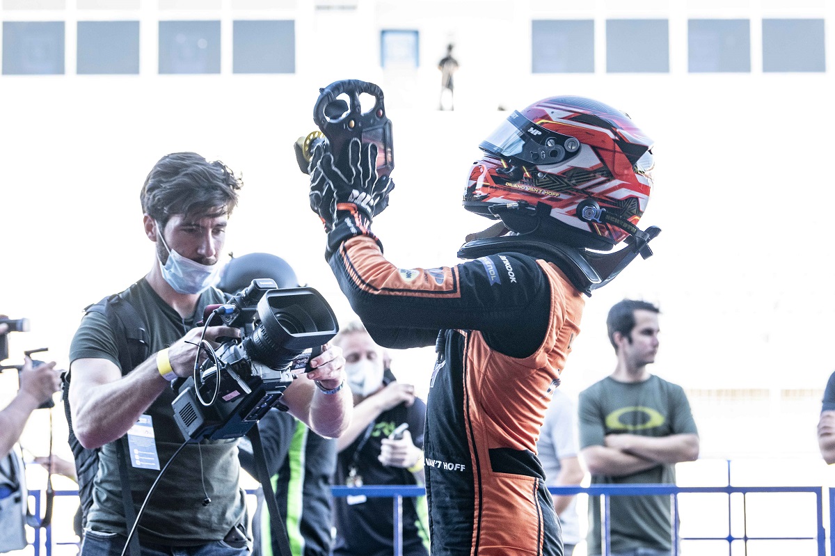 EPIC_RW's tweet photo. El @circuitodejerez saluda a los campeones en el #RacingWekeend 👉https://t.co/12L2rRY9AK
@RFEdeA @F4Spain @VLineOrg #CopaCooper https://t.co/Yi0gDVHI6K