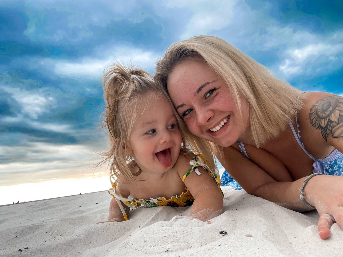 PRobards's tweet image. Being your mommy is my favorite thing 🌊🌴💙