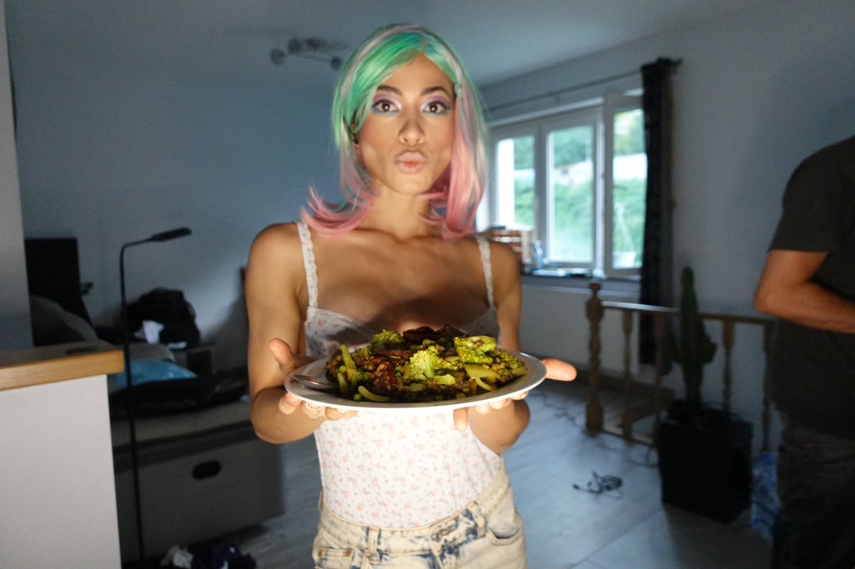 beesosapp's tweet photo. El chef nace o se hace ? Tu que opinas, @ladyorofit cree que el chef se hace, así se ha convertido en una apasionada por la cocina, qué tal nuestro TIKTOK y esta mezcla de vegetales con lentejas ? 🥗 #Beesos #VolamosPorAlimentarte https://t.co/1krOf5f0hr