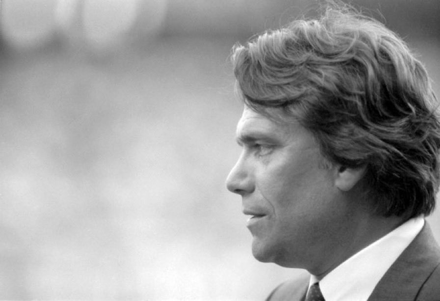 Jean-Paul #Belmondo - #BernardTapie 
en quelques semaines deux immenses symboles d’un certain #panache à la française nous ont quittés. 🇫🇷🇫🇷🇫🇷
2 parcours, 2 tempéraments et 2 personnalités dont nous devrons toujours nous inspirer.