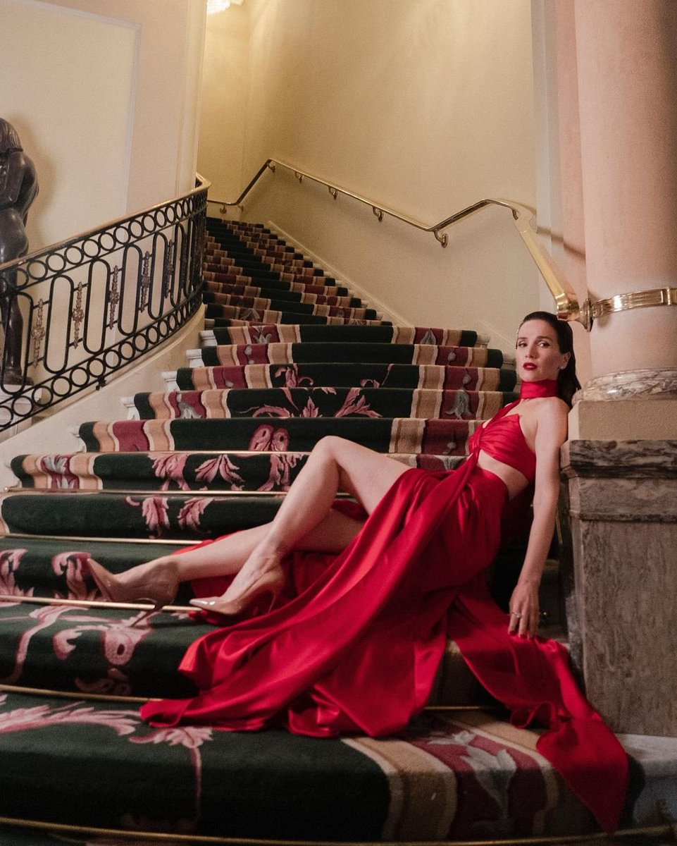 #NataliaOreiro en su Instagram Oficial 
"Arde Madrid 🔥
Esta noche es la gala de <a href="/PremiosPLATINO/">Premios PLATINO</a> y nos vestimos de fiesta con esta hermosura... realizada especialmente para que cante hoy 🎼"