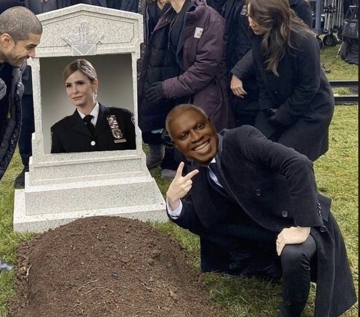 microsbook's tweet photo. @nbcbrooklyn99 @melissafumero this meme came true it's amazing https://t.co/G5fvjcSILK