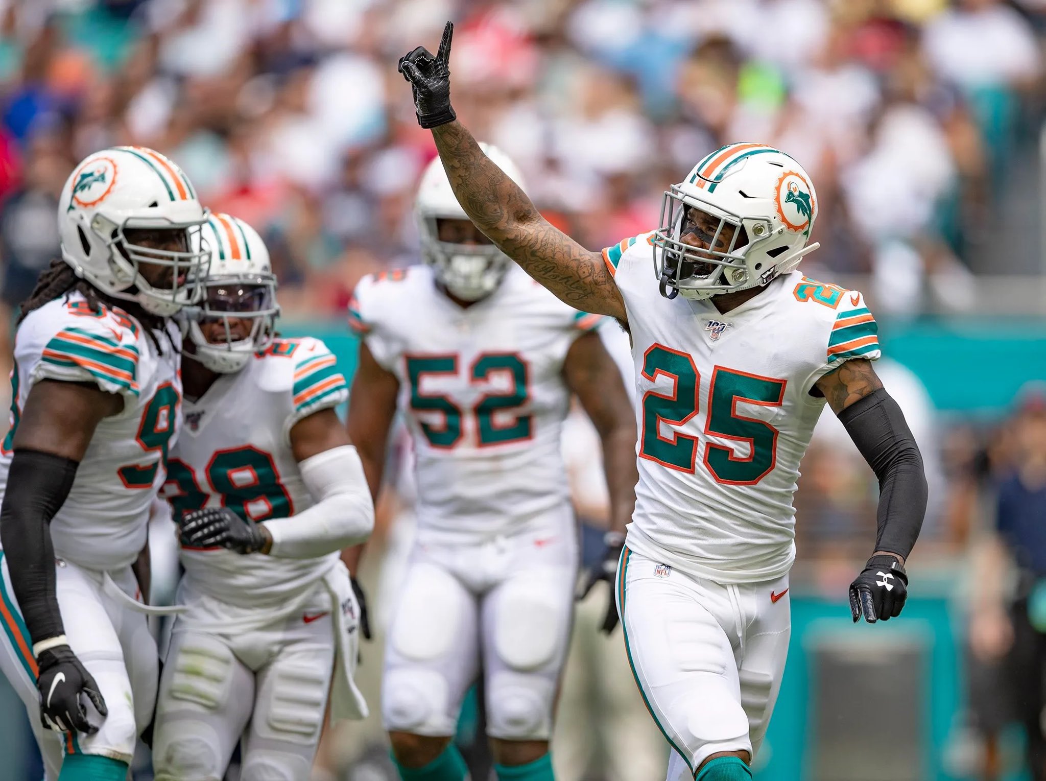 Field Yates on X: 'The Dolphins are wearing their throwback uniforms today  and they are absolutely glorious 