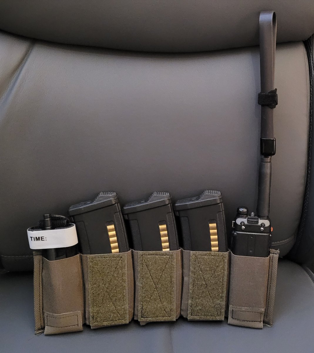 kenneth_lyon's tweet photo. Really happy how my #urtactical #OPS plate carrier setup turned out =] second picture is #DIY #TacticalGear due to @TREXARMSKYDEX are currently soldout of their 556 shingles insert system. #Airsoft #Milsim #Tactical #TrainInFullKit https://t.co/QIGfftPfZb