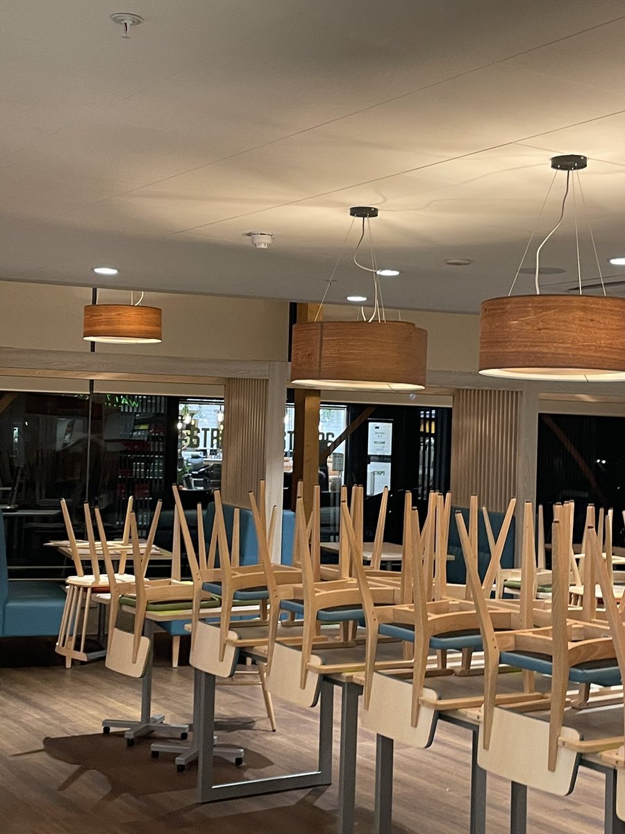 EEFLTD's tweet photo. Working along side our contractor Paul Earl Ltd, we completed a refurbishment of Waitrose @ Crowborough, Kent , TN6

This job consisted of: 
- Full Containment
- Mains Panel’s upgrade 
- Lighting
- Power
- Data
- Fire Alarm Systems

Great final finish from the lads 👏🏼

💡🛠🚨 https://t.co/cNpcUnF9Ju