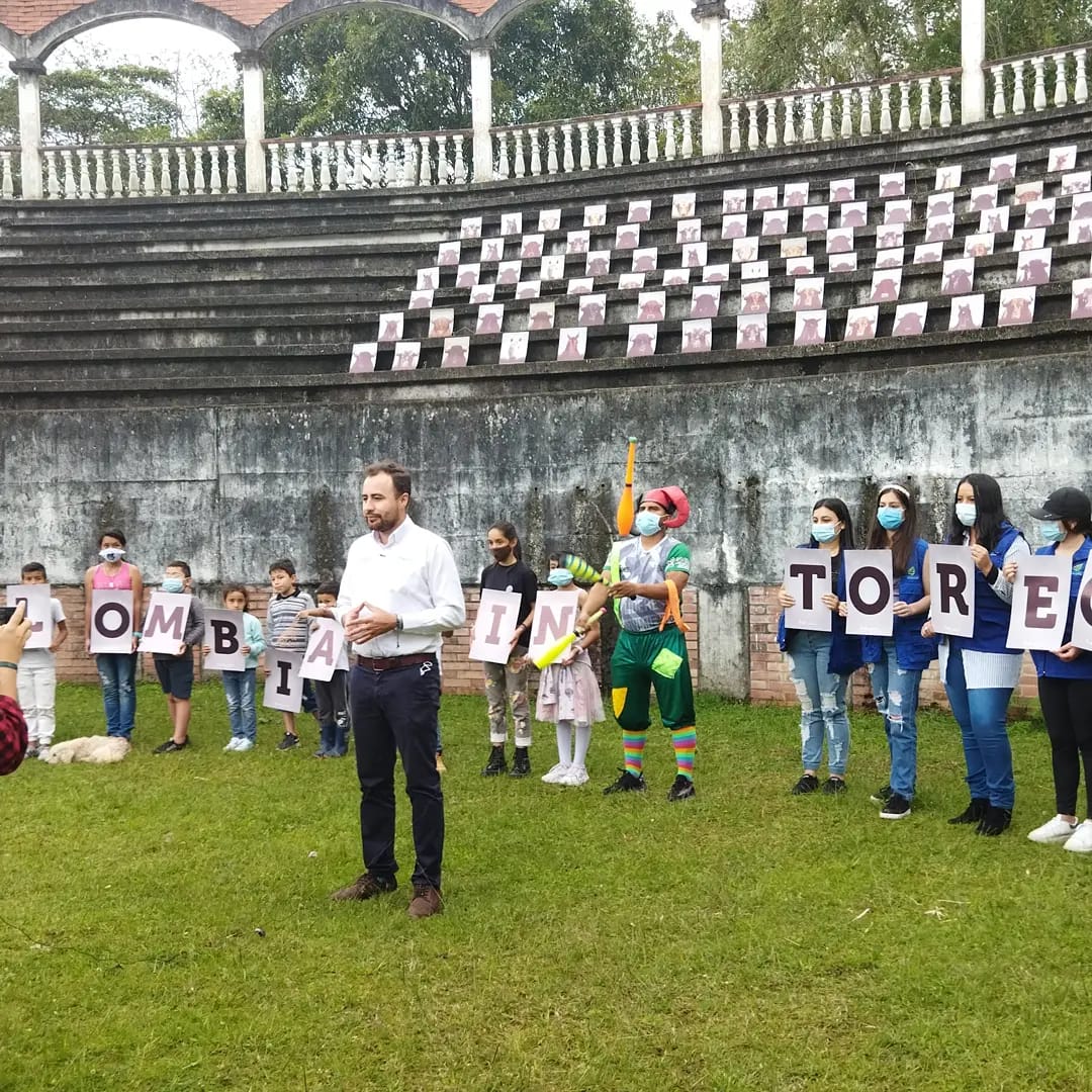 CSeresNaturales's tweet photo. Algunas imágenes de la actividad Anti taurina de ayer 2 de octubre de 2021, logramos homenajear a los animalitos caídos en estos espectáculos de crueldad, brindamos apoyo al PL 410-20C y celebramos que la plaza de toros de Fusagasugá ya no será usada para tortura... https://t.co/bJDhT7dU64
