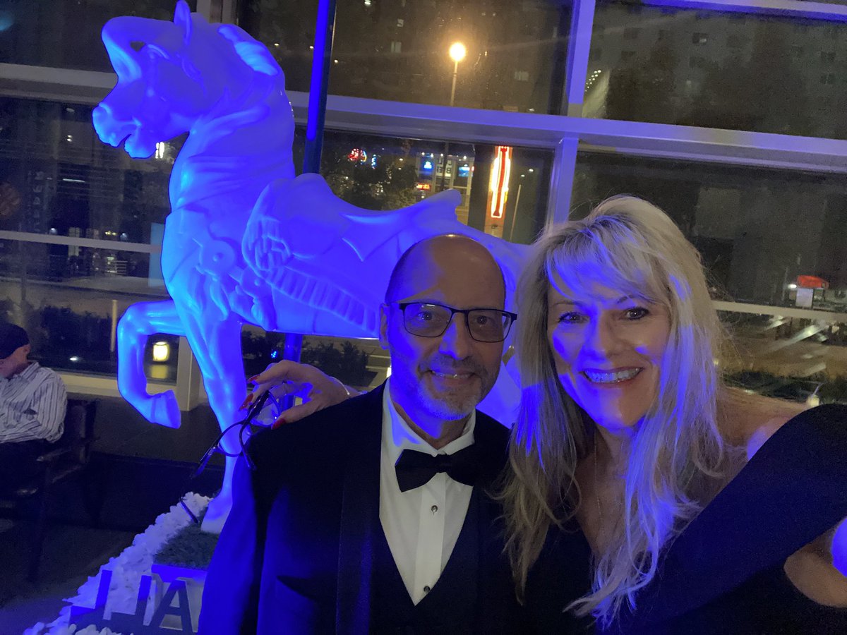 robbynhartradio's tweet photo. Congratulations to @CDFdiabetes on a beautiful event last night ! #carouselball #denver #fundraiser @973KBCO https://t.co/2SBpFgitDx