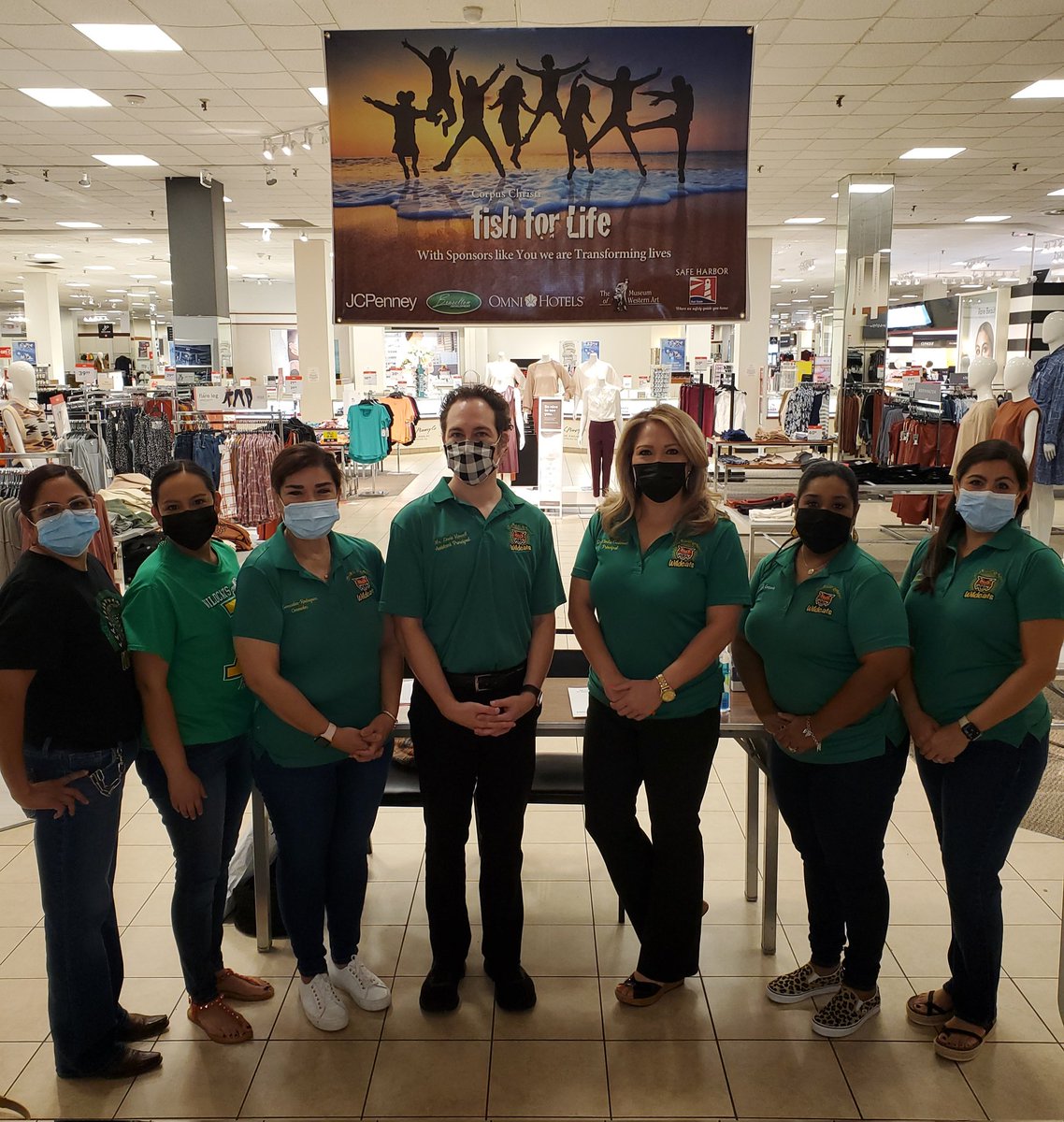 EGutierrez0203's tweet photo. Great day of Back to School shopping for our Allen Wildcats from Fish for Life, Mr. Chuck Goodwin, Mayor Paulette Guajardo & JCPenney. Thank you always supporting our families & students! @CCISD @MayorGuajardo @KelsieMorris12 @jgonza64 https://t.co/q9kOXcpXH5