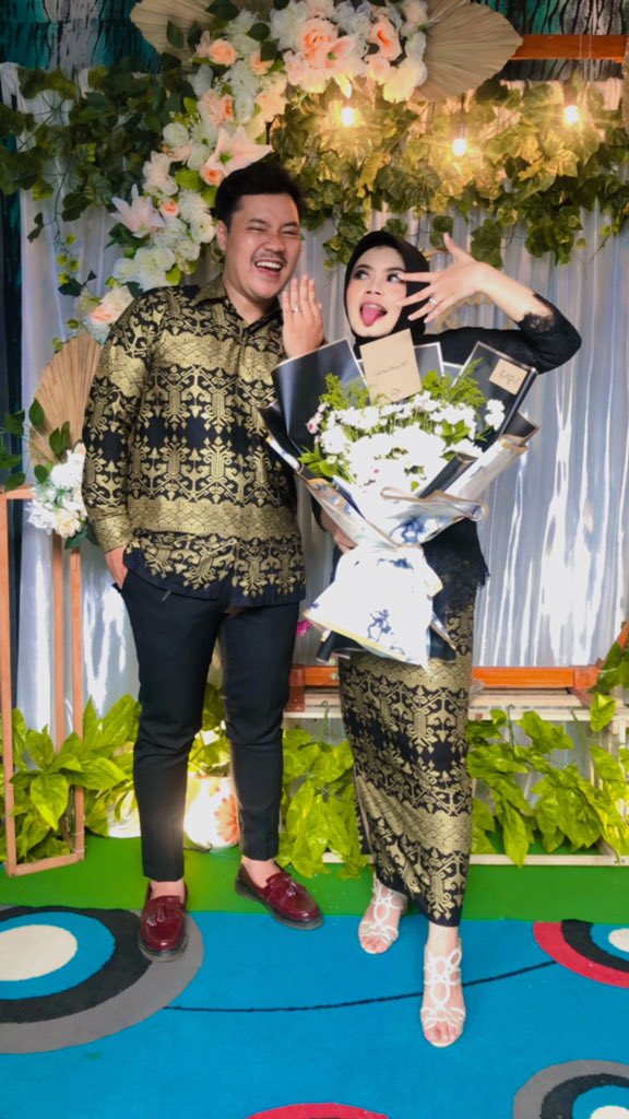 DimasAgga's tweet image. It's an exploration, she's made of outer space @estyshaf ❤️