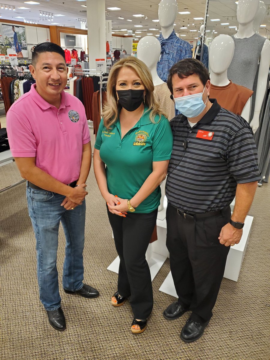 EGutierrez0203's tweet photo. Great day of Back to School shopping for our Allen Wildcats from Fish for Life, Mr. Chuck Goodwin, Mayor Paulette Guajardo & JCPenney. Thank you always supporting our families & students! @CCISD @MayorGuajardo @KelsieMorris12 @jgonza64 https://t.co/q9kOXcpXH5
