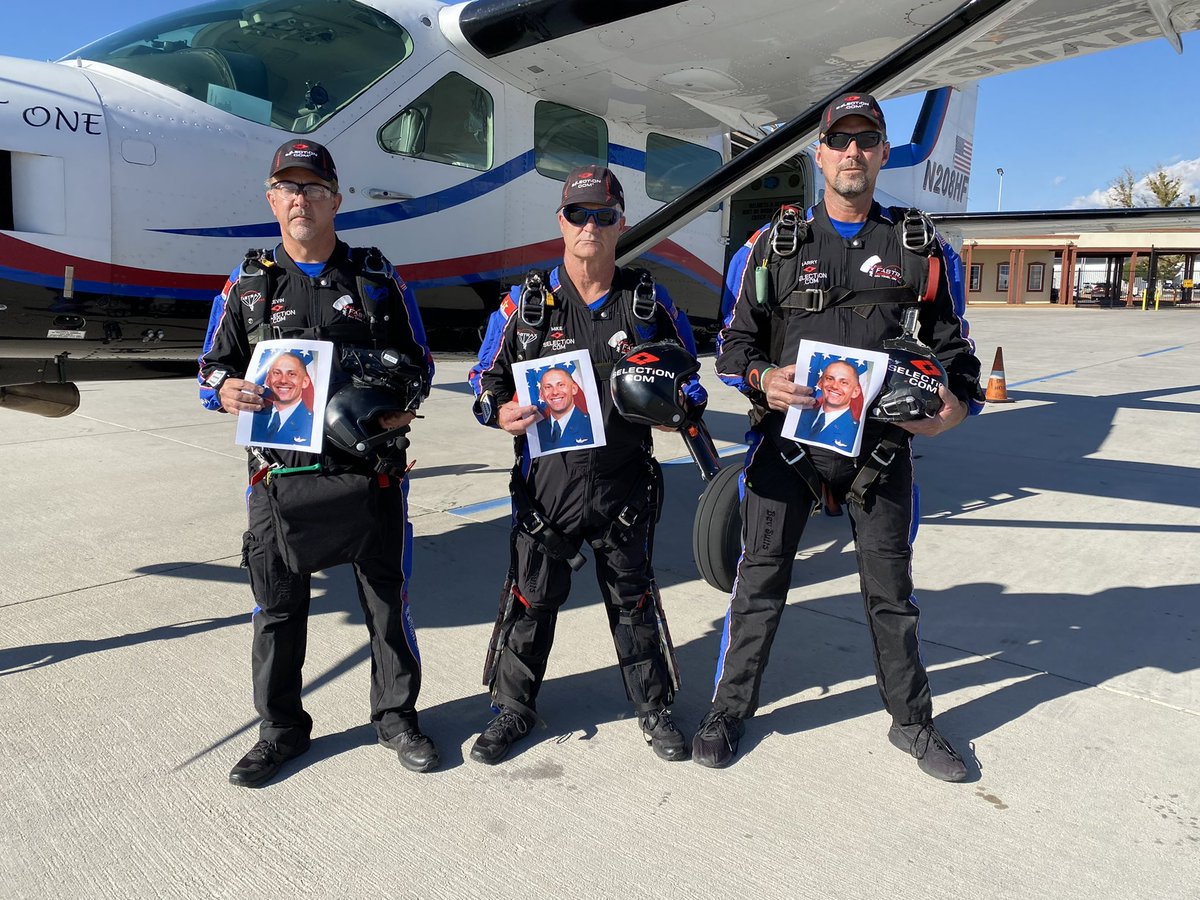 teamfastrax's tweet image. #AmericasSkydivingTeam had two #OnTimeOnTarget performances at the Albuquerque International @balloonfiesta yesterday. 

These performances were dedicated to Air Force Captain Jonathan J. Golden.  Capt Golden died October 2, 2015 while supporting Operation Freedom’s Sentinel