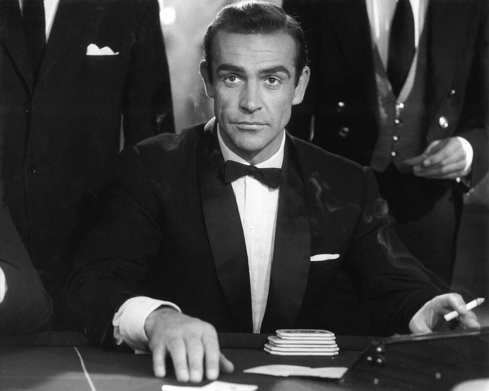 perezreverte's tweet photo. Bond. James Bond. https://t.co/nyww1zYE57