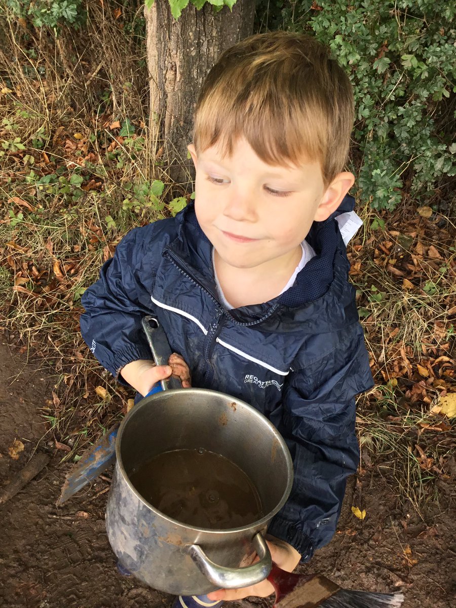 TJPrimary's tweet photo. We had a lovely Forest School session on Friday. We enjoyed mixing mud and water to make mud paint! #TJReception #TJForestSchool #TJOutdoorLearning https://t.co/FUqcFEE9fU