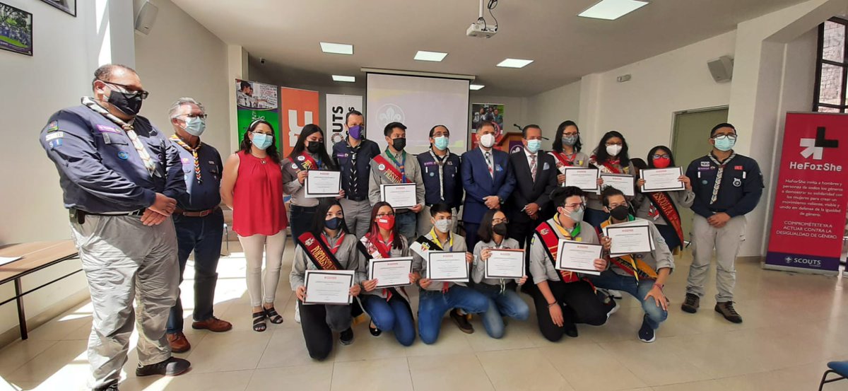 SaludPichincha's tweet photo. #Quito|| Gabriela Meza Directora Distrital 17D03, recibió la moneda al mérito por parte de los @ScoutsEcuador, en reconocimiento el arduo trabajo durante el proceso de vacunación contra el #COVID19.
#JuntosLoLogramos 
#JuntosPorLaSalud https://t.co/hw3VE7F6ng