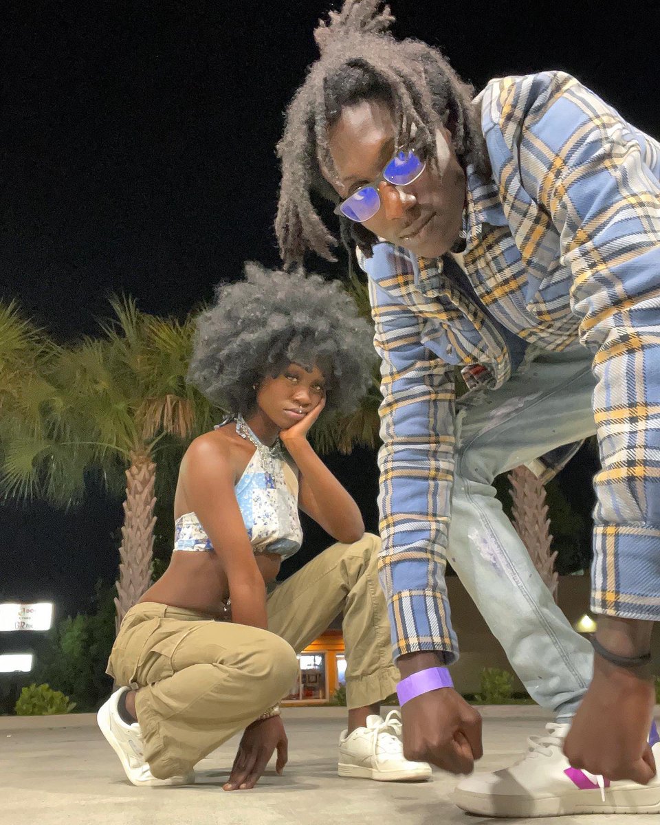 Naiiiture's tweet image. The dark skin is what REALLY made these photos 🤎