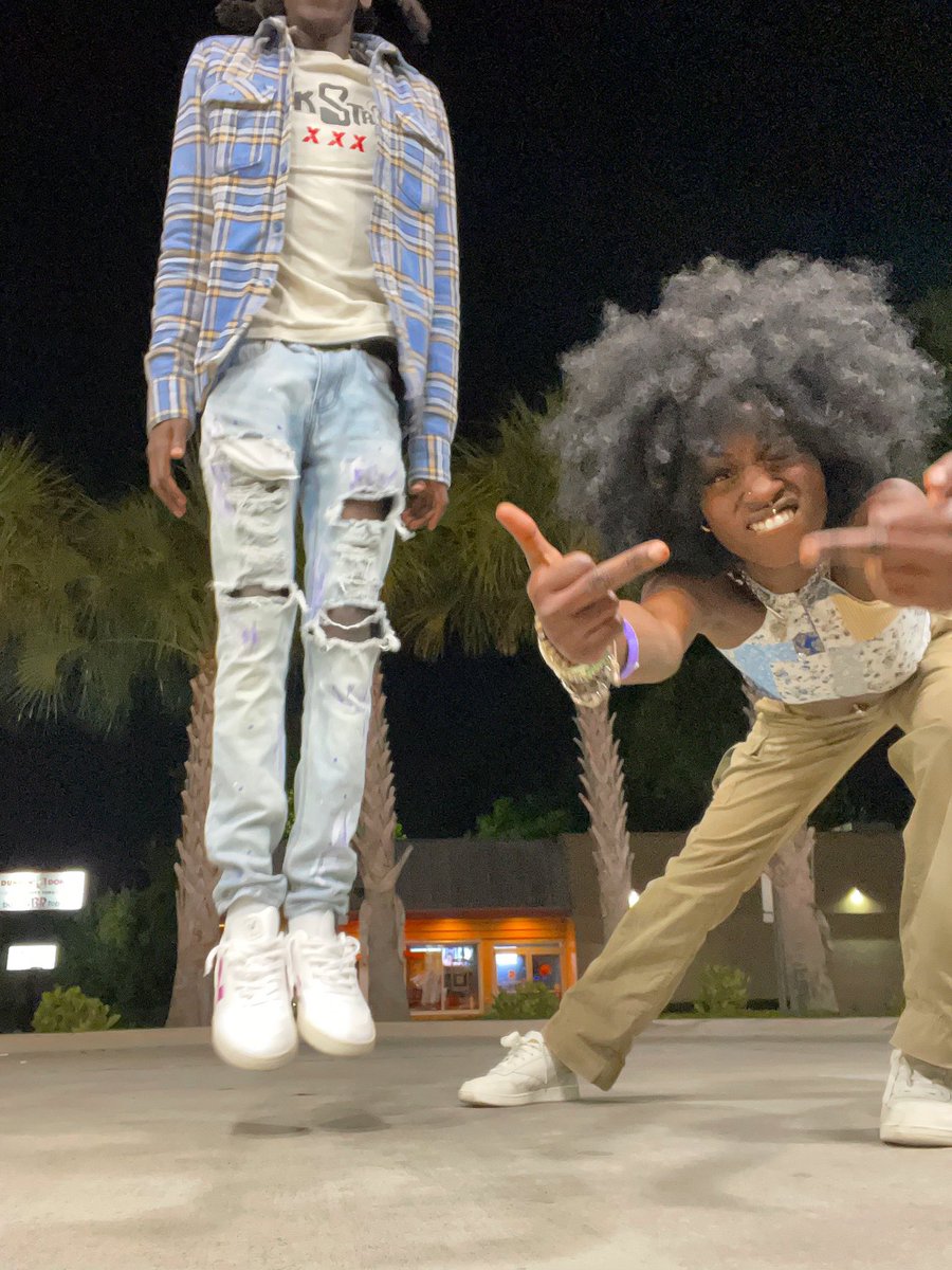 Naiiiture's tweet image. The dark skin is what REALLY made these photos 🤎