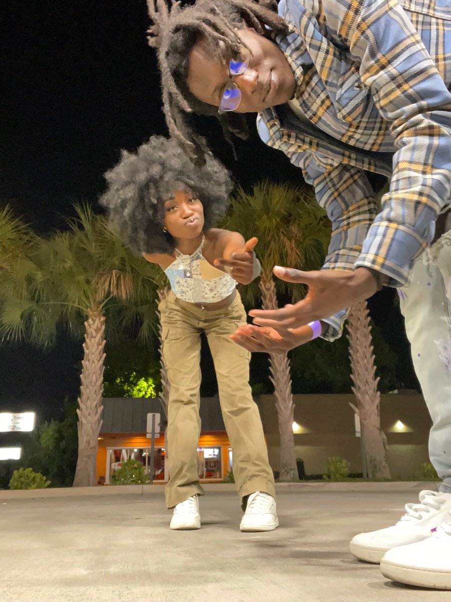 Naiiiture's tweet image. The dark skin is what REALLY made these photos 🤎