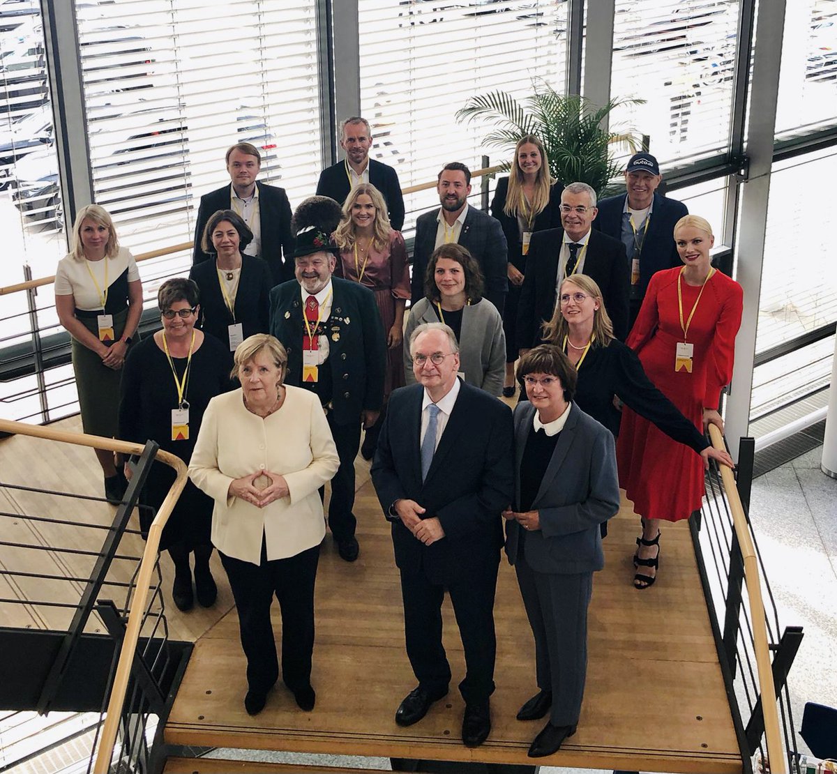 „Demokratie ist nicht einfach da. Sondern wir müssen immer wieder für sie miteinander arbeiten, jeden Tag“ Angela Merkel, bewegend, berührend und auch motivierend. #einheitsbotschafter #TDE2021 <a href="/Sogehtsaechsi/">So geht sächsisch.</a> <a href="/WSDOsten/">Wir sind der Osten #wirsindderosten</a>