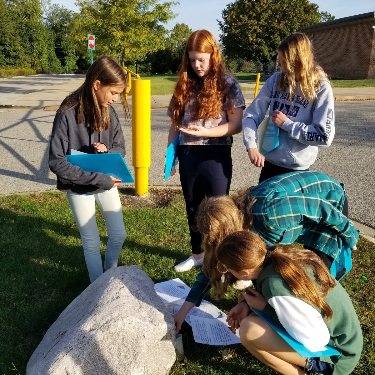 LeaSevigny's tweet photo. In the last 10 days, students @CMS_FHPS tagged and released their last (25th) monarch, learned about monarchs' migration needs/hazards, assessed our campus for nectar plants monarchs (&amp; other pollinators) can use, &amp; gave input for land management on behalf of monarchs. https://t.co/VABmBt7JmI