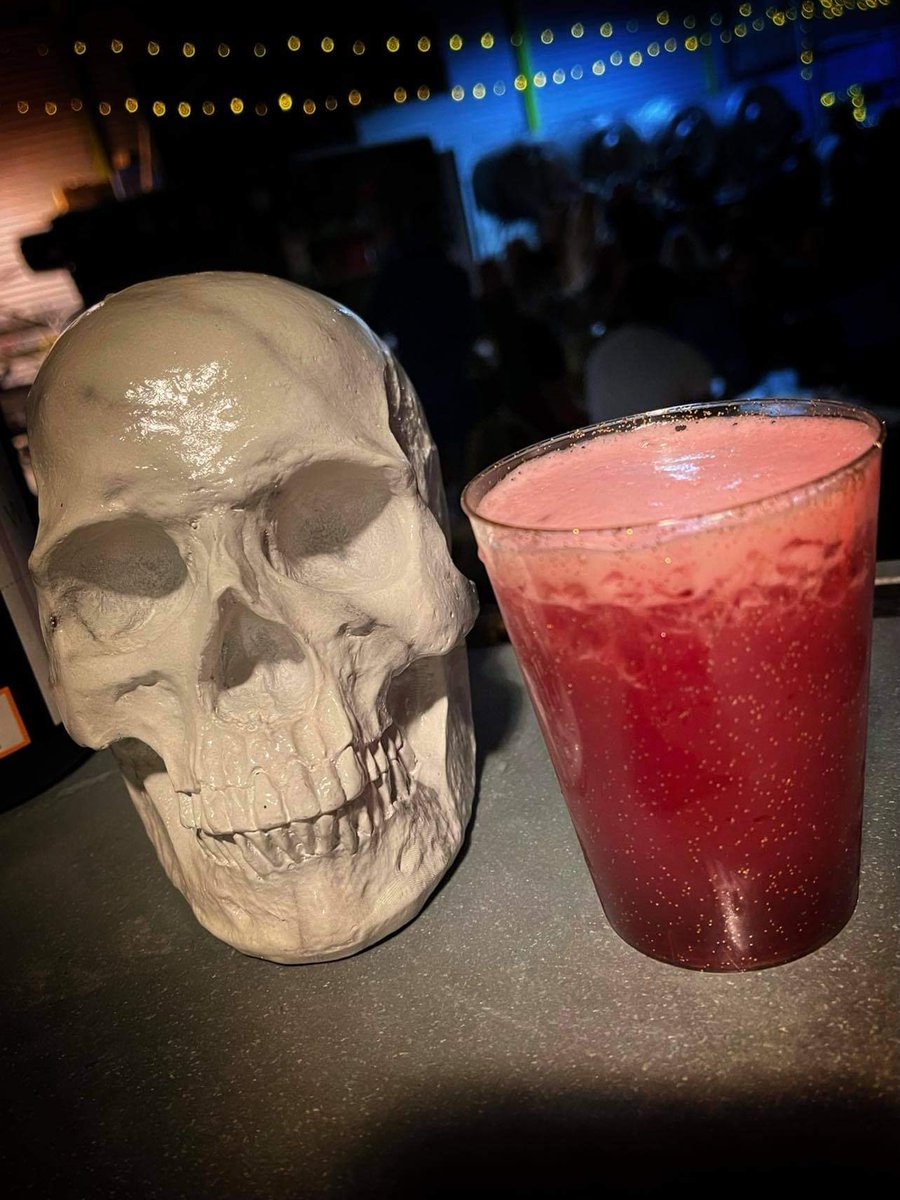 Great weekend serving up some devilishly good cocktails at Steam Machine Brewing Co

Great music, food, wine and amazing beers 🖤