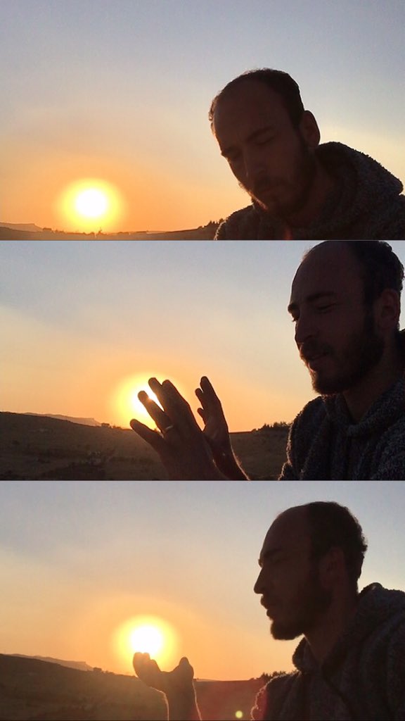 BilalTerlemez27's tweet image. #Gün #Biterken , #Güneş #Batarken ,
#Huzur #Sarsın #Dört #Bir #Yanınızı ....
#HayırlıAkşamlar 🌸#günbatımı #kitap #doğa