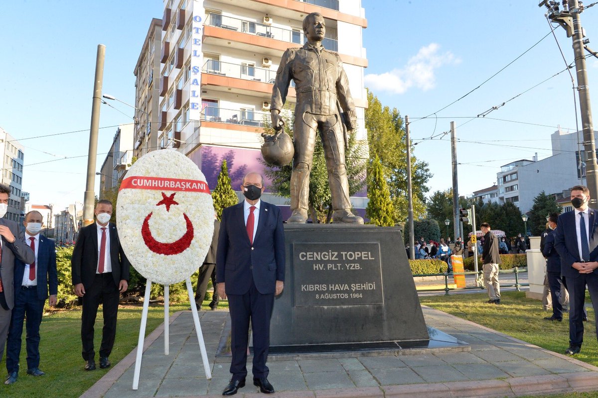 Şehit Pilot Yüzbaşı Cengiz Topel’in Eskişehir’deki anıtını ziyaret eden Cumhurbaşkanı Tatar; “Cengiz Topel halkımızın yüreğinde yaşıyor” 
<a href="/ersinrtatar/">Ersin Tatar</a> 
kktcb.org/tr/sehit-pilot…