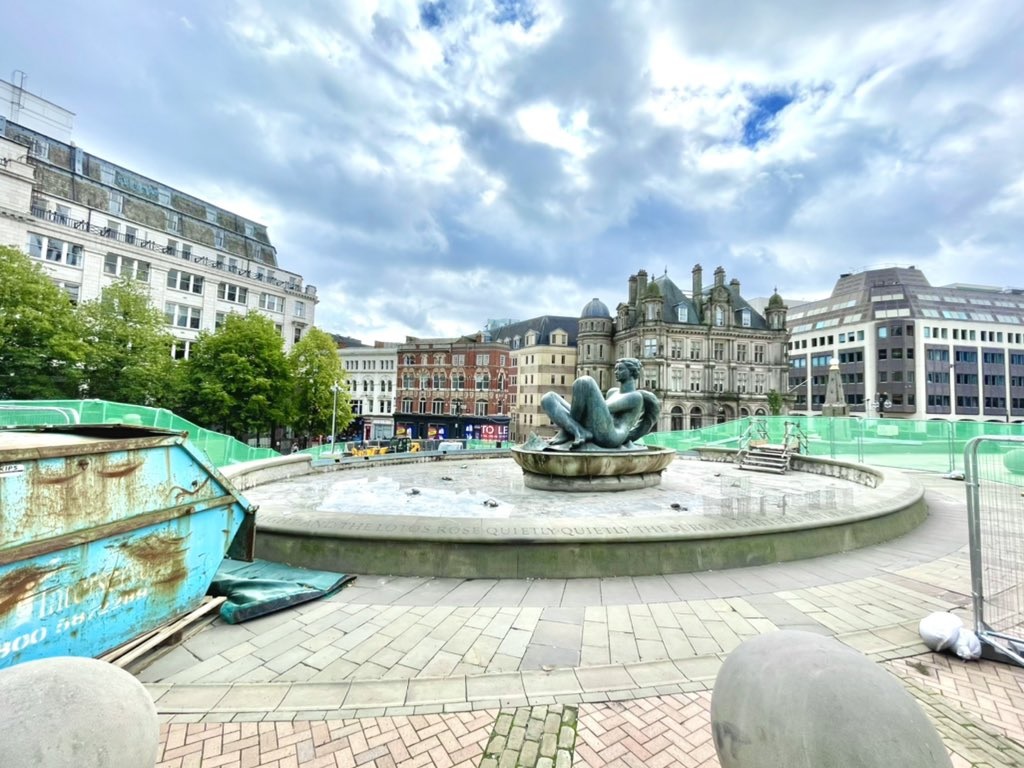 Yes Birmingham get the jacuzzi flowing again for our floozie! #BirminghamPassion from #PeoplewithPassion always showcased at #BirminghamWeAre - photo courtesy <a href="/all_day_/">@all_day_</a>