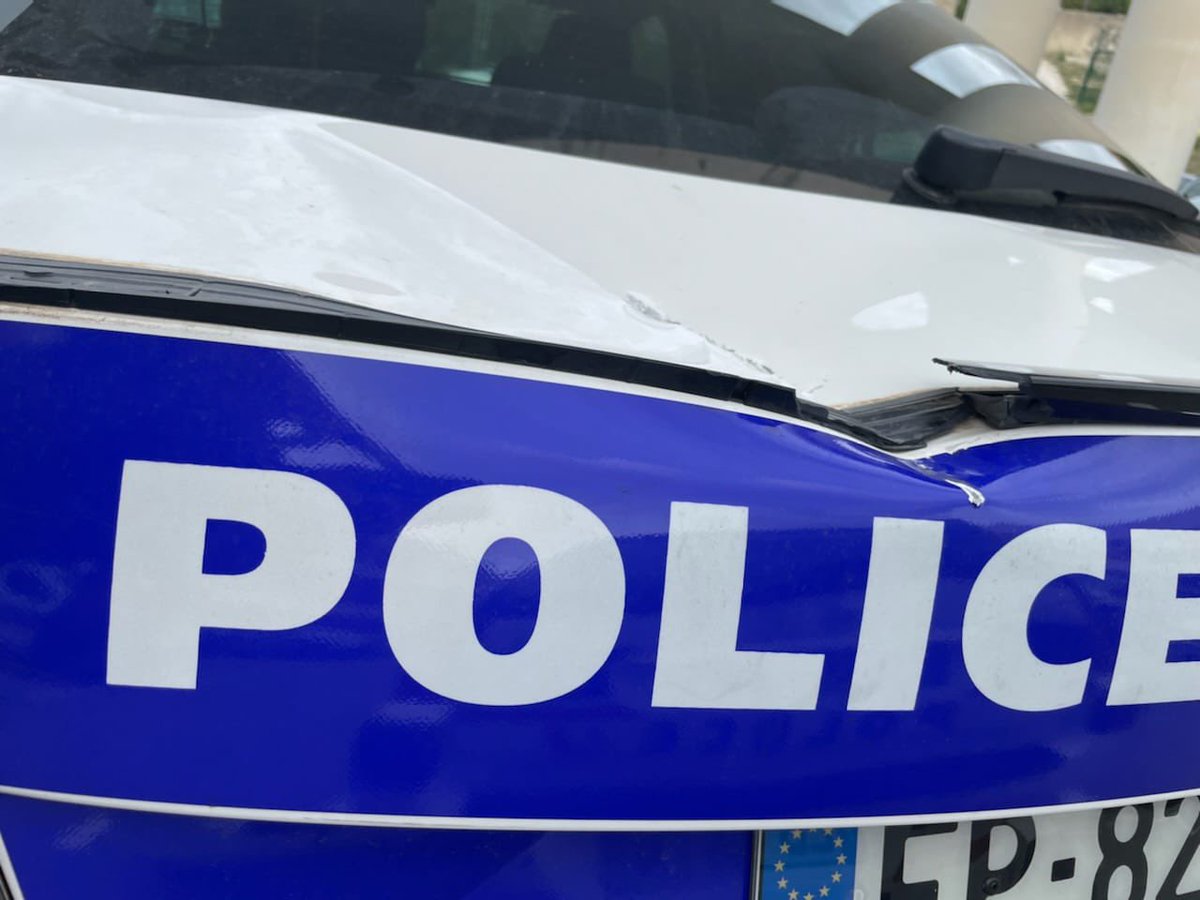 Pendant que la BAC Nord se fait tirer dessus à la Bricarde 
La BST 15 se fait prendre à partie par plusieurs dizaines d’individus à Campagne Leveque.
Fusée, boules de pétanque,parpaing, 3 VL dégradés
C’est la Guerre dans les quartiers Nord de Marseille 😱
Zone de quasi non droit