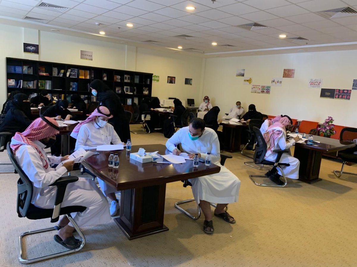 JoufUniversity's tweet photo. استضافت #جامعة_الجوف ، ممثلة بكلية علوم الحاسب والمعلومات توقيع عقود الطلاب والطالبات المشاركين في #معسكر_طويق_1000 إحدى برامج @SAFCSP ضمن مبادرة #LaunchKSA ، والذي سينطلق في رحاب الجامعة يوم الأحد المقبل العاشر من أكتوبر. https://t.co/VlXL2BbqQA