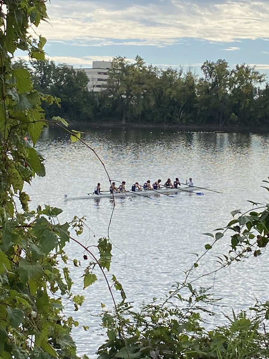 montclairhscrew's tweet photo. Head of the Riverfront. Fall racing is back! 🍁 #montclaircrew https://t.co/YO7XuV9Y5K