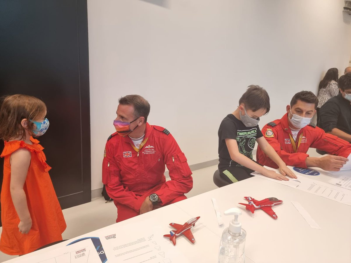 hopkinson67's tweet photo. Thank you to @TSODonovan and @MohamedAlMusle1, #red10 and #red11 for an inspiring day! @HWU_EPS @HWUDubai and @rafredarrows : Perfect team work ! #FutureMade https://t.co/pdvEEiK1nz