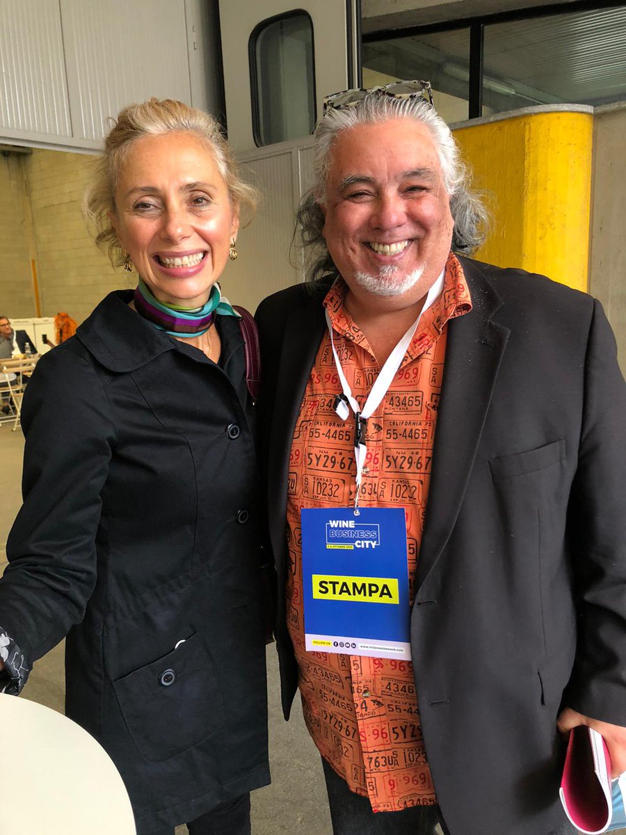 missaglia_sara's tweet photo. Milano Business City: quattro chiacchiere e sorrisi con @CHARLIEWINES.
.
#milanobusinessweek #viawatt #MWW #wineoneway #WoW
@Winedetector @wineoneway https://t.co/yV0TNIhbiy