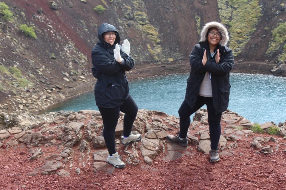 Omicron_LPC's tweet image. Happy Sunday everyone! Today we feature some Pi Chi&apos;s Around the World. Here we have Lizeth (H. Añxitekoti) and Iris (H. Txvahuteza) during their trip to Iceland this past summer 🇮🇸
.
.
.
#pichisaroundtheworld #LambdaPiChi #LPC1988 #travel #travelphotography #iceland