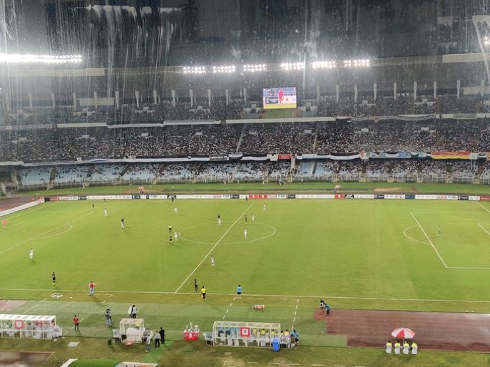 Thrilled to be at the lush green Salt Lake Stadium for the exciting finale of 130th edition of #DurandCup. Presented the Golden Ball award to Eduardo Bedia. Congrats to <a href="/FCGoaOfficial/">FC Goa</a> for their 1st ever Durand Cup &amp; well played <a href="/MohammedanSC/">Mohammedan SC</a>. City of Joy indeed!