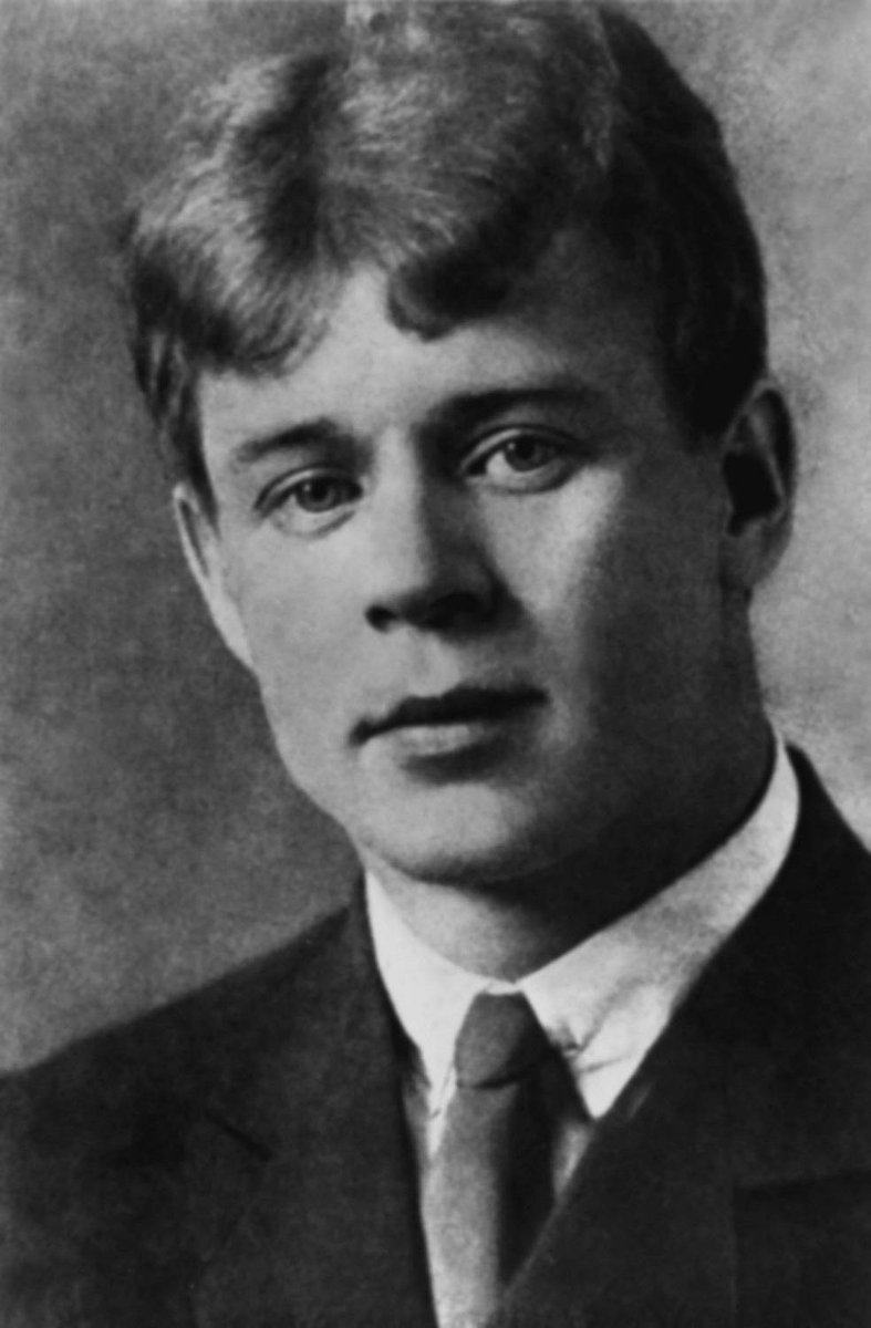 3 октября - день рождения Сергея Есенина.
Любите русскую поэзию! И читайте стихи не только проституткам😜