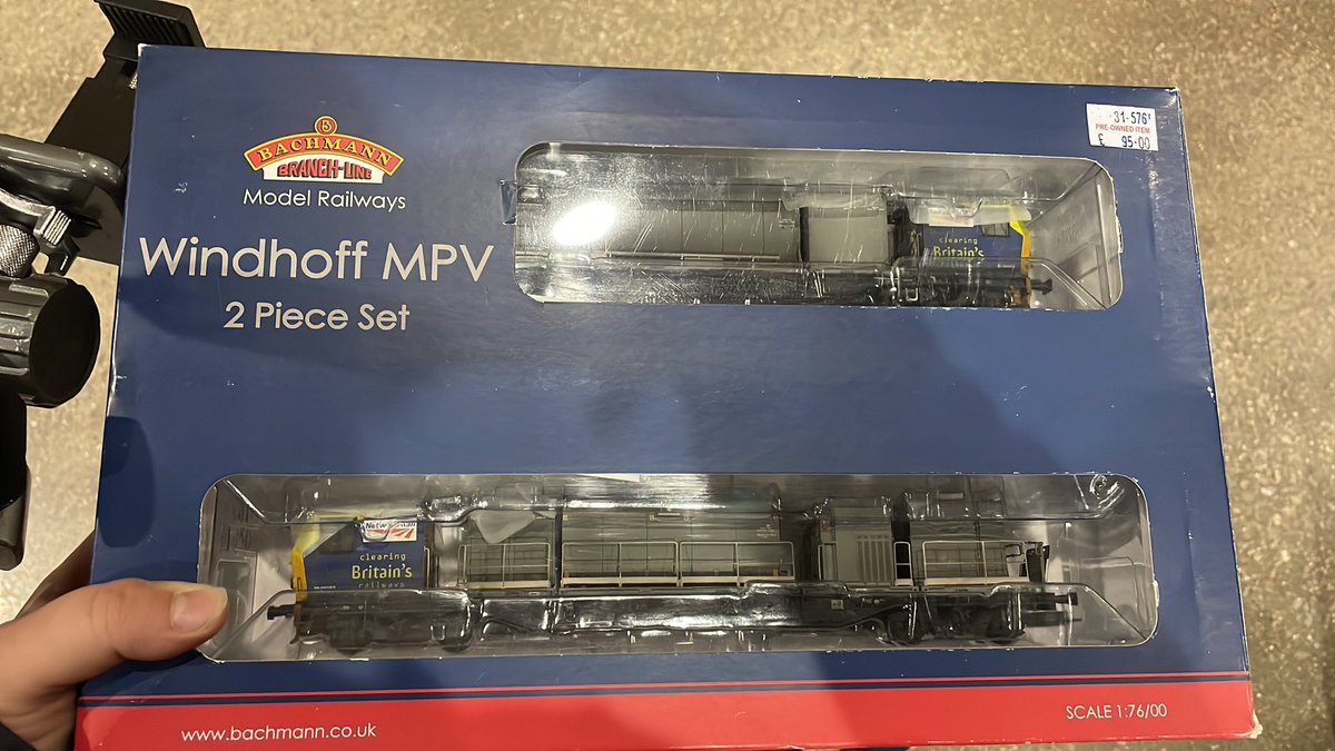 OwenOnTheBus's tweet image. Windhoff!

£95, weathered, Network Rail! Thank you very much!

#GETS #TMRGUK #Windhoff