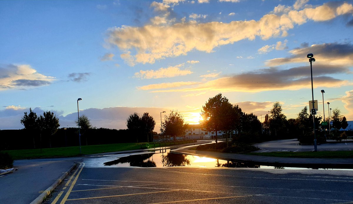 DaveApp's tweet photo. An evening stroll with @MrsTracyApp around Orford Waterworld, the splash zone's in full operation and being used by visitors. Whatever you've got planned for tonight have a good one.
πβ€ππͺ #StayActive #MentalFitness #GetWarrMoving #GetWarrTalking https://t.co/Rl4Gbj95u2