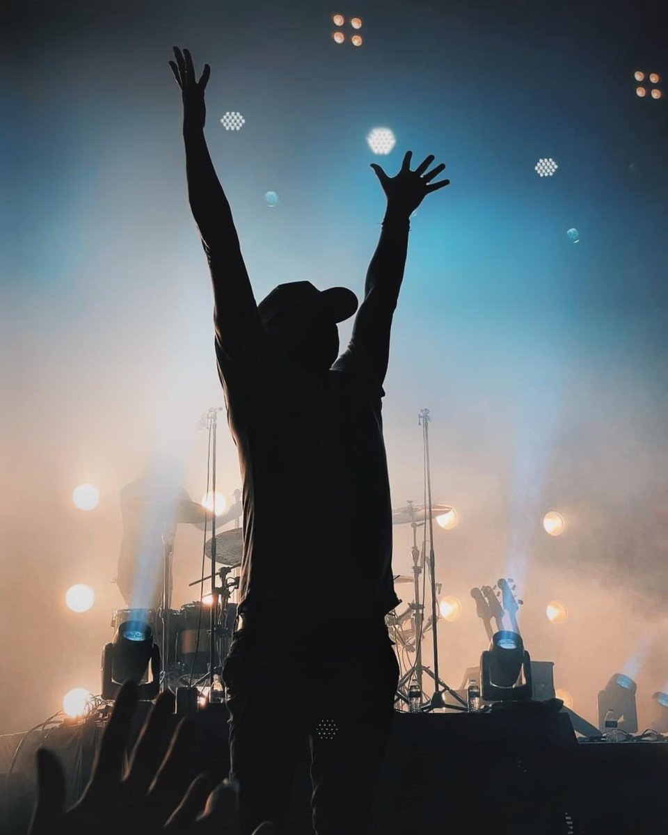 PoetAnderson001's tweet photo. The guys played Automatic last night https://t.co/YkDdr2vWSZ