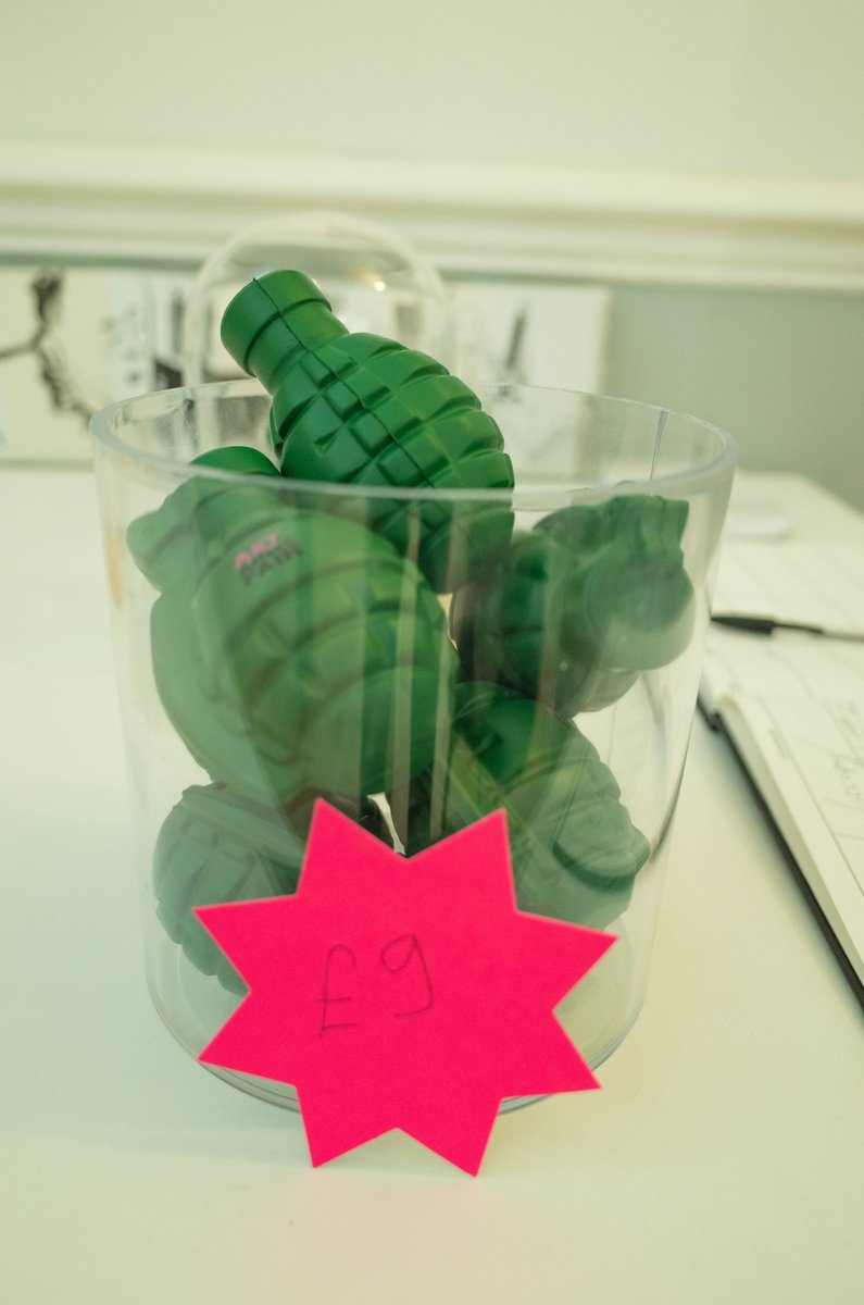 💥 EVERYTHING MUST GO! 💥

Our Mayfair bomb boutique may have closed but did you know we've still got our online shop: artrepresent.com ✨💛 🙌

📸  Cindy Sasha

#ArtTheArmsFair