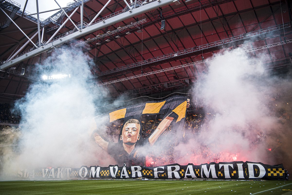 joakimhall's tweet image. Originalet från AIK-Kalmar i juli. Helt galet mäktig målning av AIK Tifo. Stötta dem med Swish: 123 344 34 96. #AIK