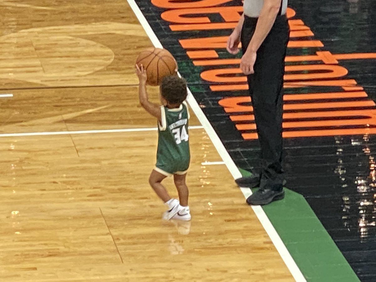 EdHagopian's tweet photo. In a surprise move, the @Bucks put Liam Antetokounmpo in for part of today’s scrimmage. He subsequently went on to absolutely dunk on his uncle @Thanasis_ante43. Give it a few years kiddo you’ll get there. @Giannis_An34 #FamilyFirstAndAlways https://t.co/4ZHovfyOHw