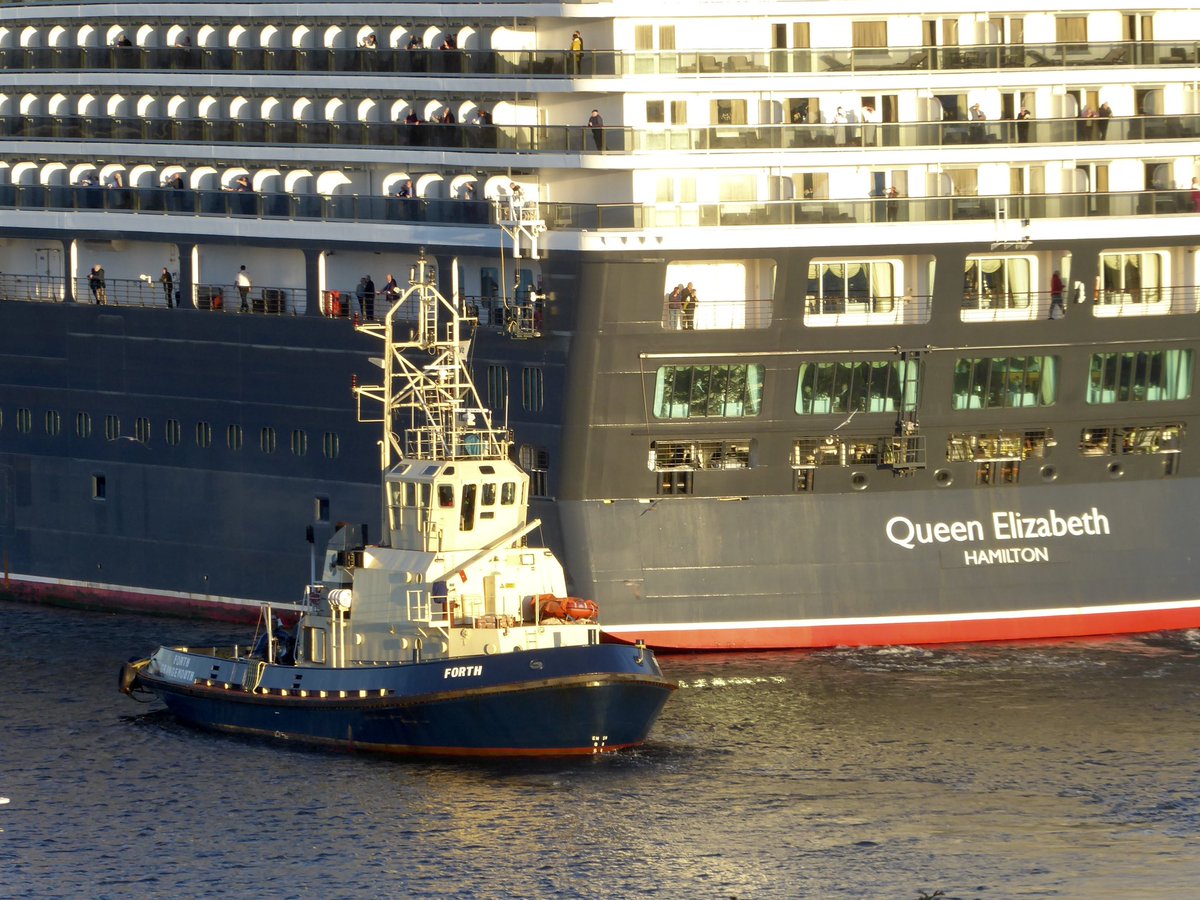 MS Queen Elizabeth looking fabulous, leaving the Tyne this evening <a href="/Port_of_Tyne/">Port of Tyne</a> #RiverTyne #NorthShields #Tynemouth #Cunard