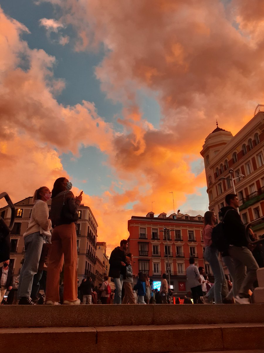 JDC_URBAN's tweet photo. El cielo de Madrid esta tarde https://t.co/5q3KVXsDr9