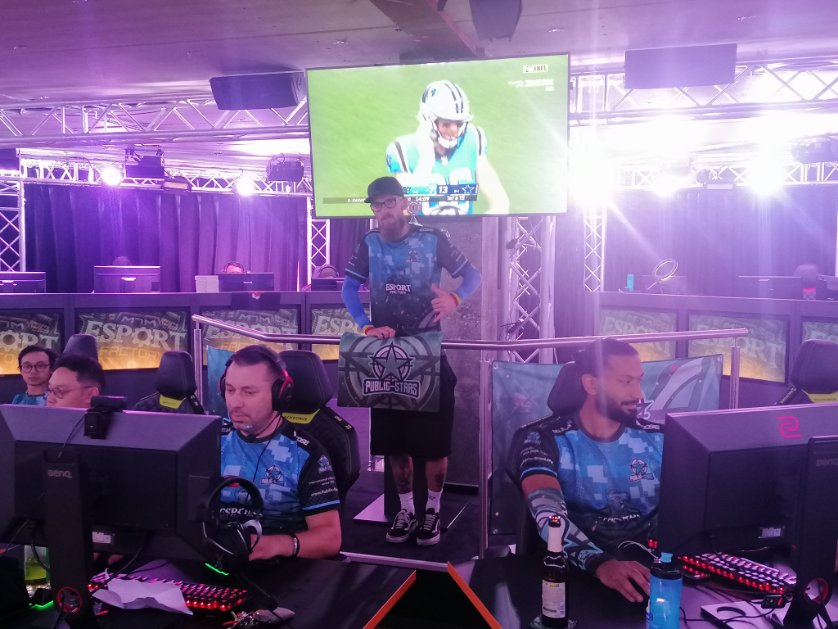 ❤️ eSports X NFL ❤️
Team Public Stars 💙 Bootcamp watching ranNFL 🏈
<a href="/ransport/">ran</a> @rannfl_suechtig <a href="/PublicStarsORG/">|- P u b l i c ★ S t a r s -|</a> <a href="/Icke41/">Icke Dommisch</a>