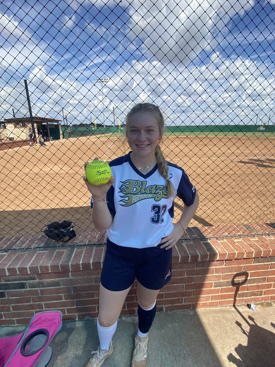 Blaze16u's tweet photo. Raegan Johnson with the first bomb of the season!! 2024 with bad intentions at the plate. https://t.co/29zTPRIHK7