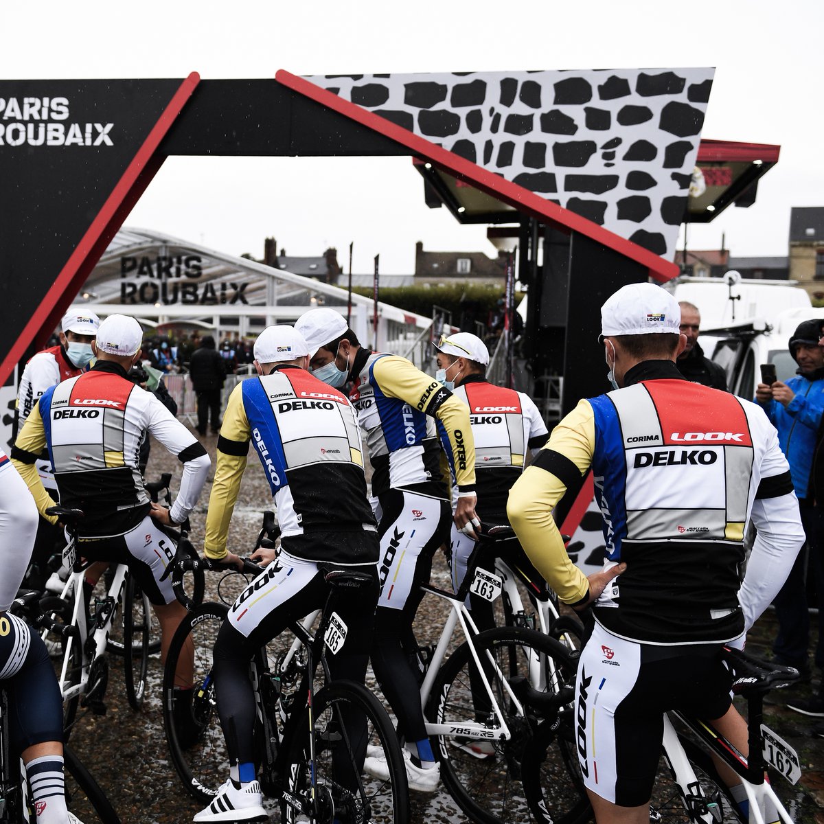 LOOK Cycle tweet media