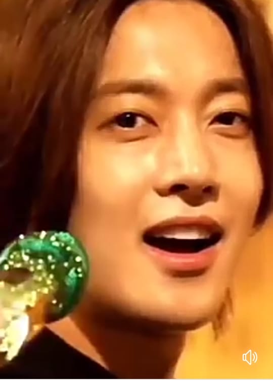 Susana70746524's tweet photo. @vegaradio @SonyMusicPubLAT @VegaRadio
@SonyMusicpubLAT 
Pido el tema #paradise del artista
KimHyunJoong @khj_heneciatwt 
#KpopTop40 
#vegachart https://t.co/wcIRrcpbyz