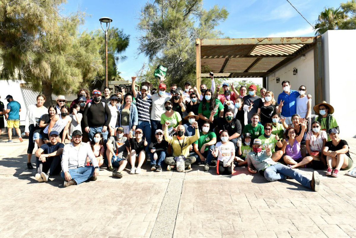 HermosilloGob's tweet photo. ¡Mega limpieza de playa! 👏🏼 Gracias al trabajo en equipo entre ciudadanía, organizaciones civiles y gobierno, logramos limpiar la playa de Santa Rosa y Bahía de Kino. ¡Gracias por la invitación! #MiBolsaNoEsDePlástico 
#RepararHermosillo https://t.co/AnLmq1Wp4L