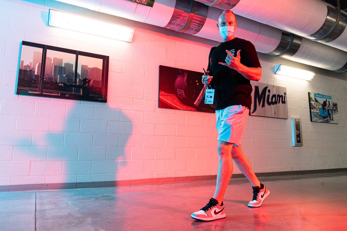 CoopaLoop1's tweet photo. 2021 Photo Dump. Thanks to the @marlins, family, fans, and friends throughout the year. Ready to get to work for whatever comes for 2022! https://t.co/Wq7icw3wmr